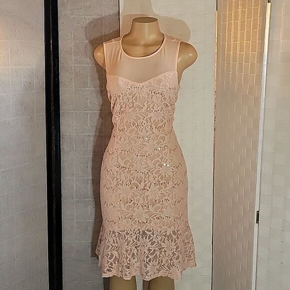 BRAND NEW FLT STUDIO SLEEVELESS BODYCON DRESS WITH RUFFLE HEM - Picture 2 of 13